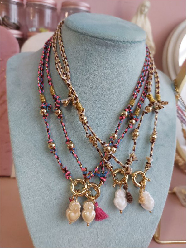Collar ajustable de cordón con sagrado en cerámica Fucsia/Beig