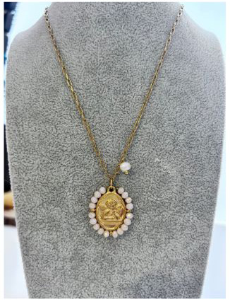 Collar con medalla ángel de la guarda  Rosa crema/Dorado