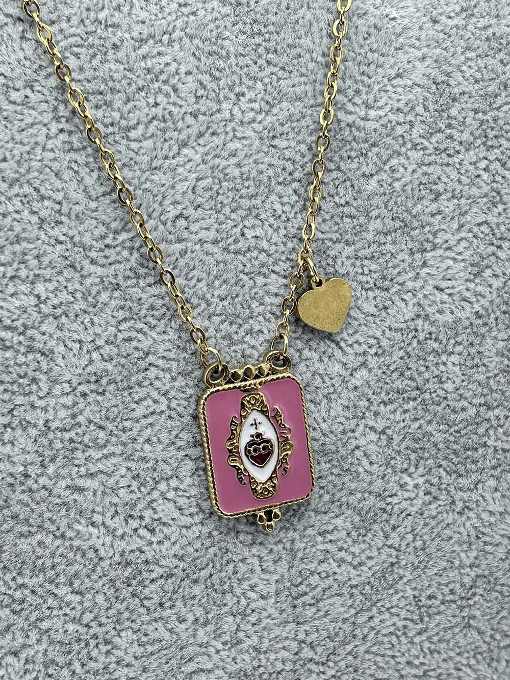 Collar con Sagrado Corazón Rosa