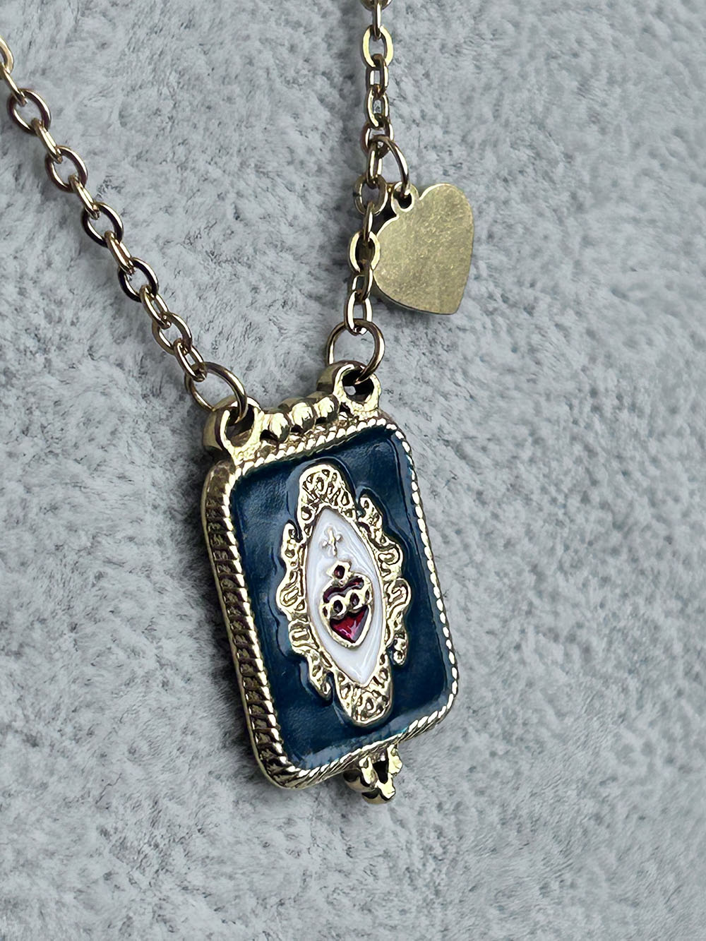 Collar con Sagrado Corazón Verde oscuro