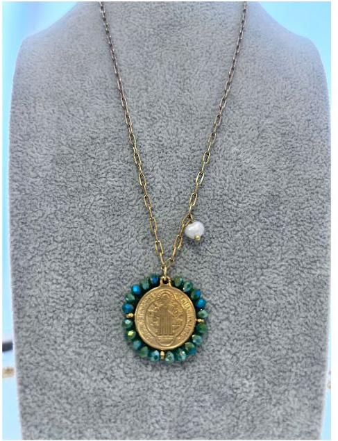 Collar con medalla San Benito Verde/Dorado