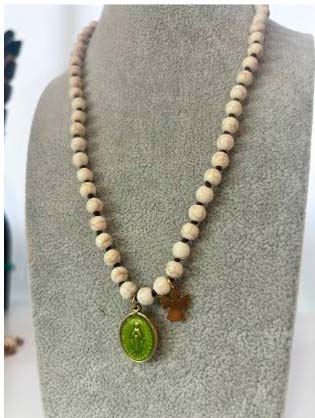 Collar de piedra natural con Milagrosa