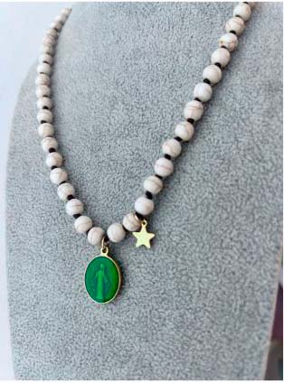 Collar de piedra natural con Milagrosa