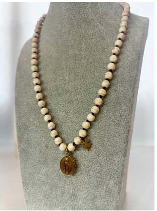 Collar de piedra natural con Milagrosa