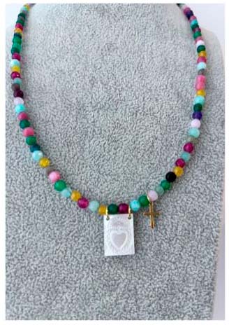 Collar gargantilla cristal colores con escapulario Sagrado Corazón nácar
